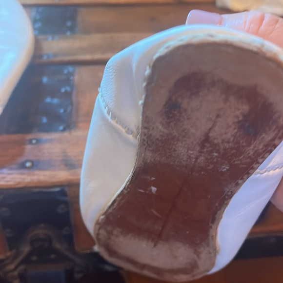 Bronze Age pointed leather white slides size 7 - 7.5 - Picture 6 of 8